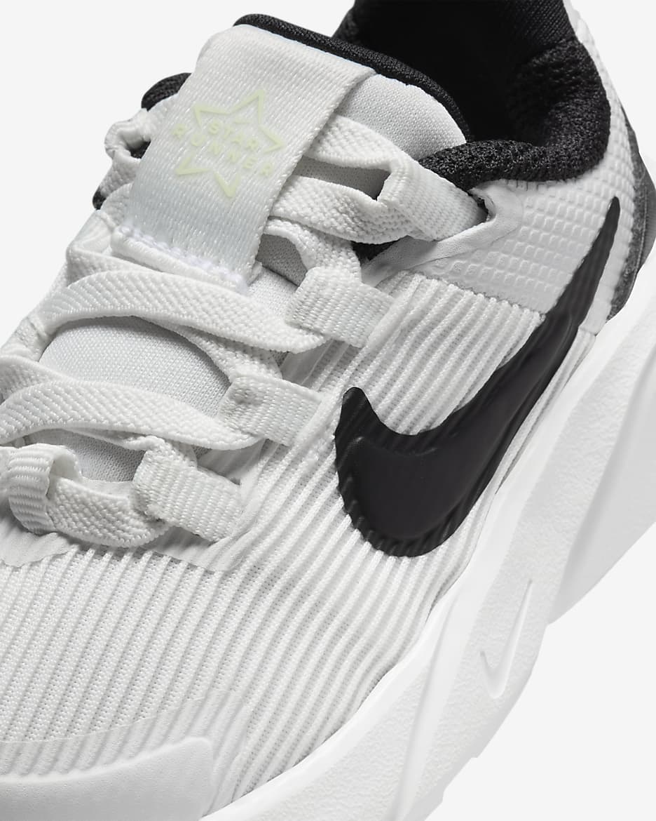 Black and white nike shoes toddler best sale